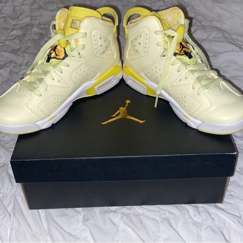 Jordan sneakers size 4
